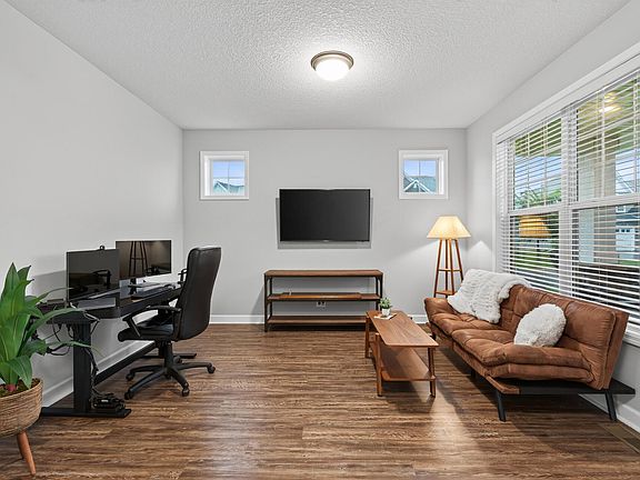 3rd image of 19314 Primrose Ln