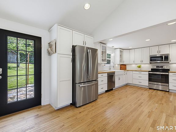 3rd image of 68 Sandy Beach Road