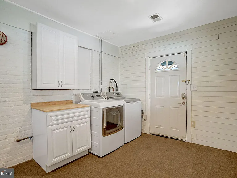 8015 New Market Rd — Photo 37