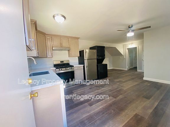 2nd image of 1140 1/2 West St