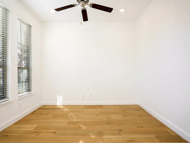 7470 Sanctuary Dr — Photo 2