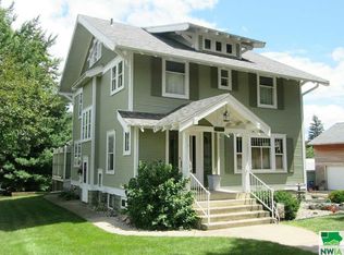 217 Boston Ave NE, Orange City, IA 51041