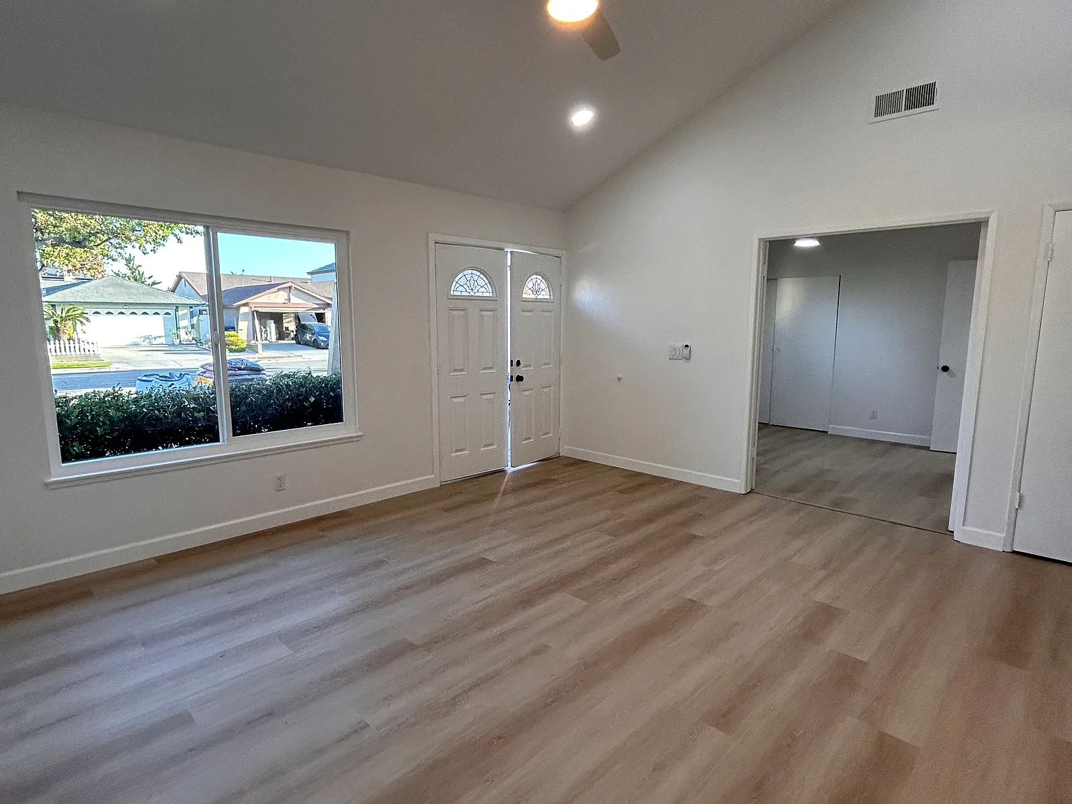 4 bed, 1520 sqft, $4,200 — Photo 2