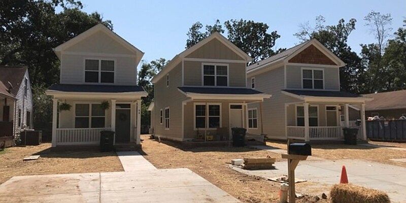 1st image of 44 N Larchmont Ave