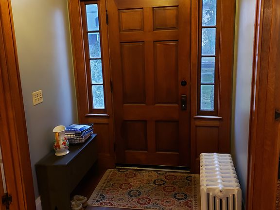 4th image of 224 E Washington St