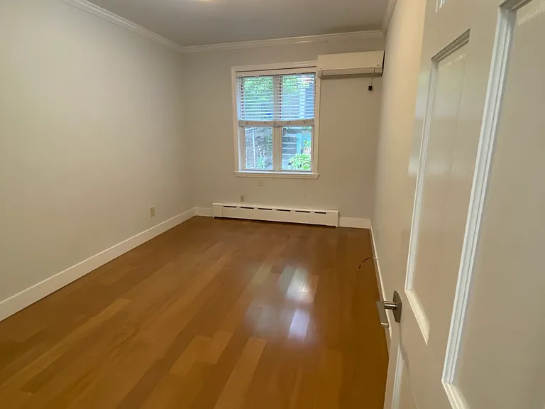 34-27 Crescent St #2 — Photo 26
