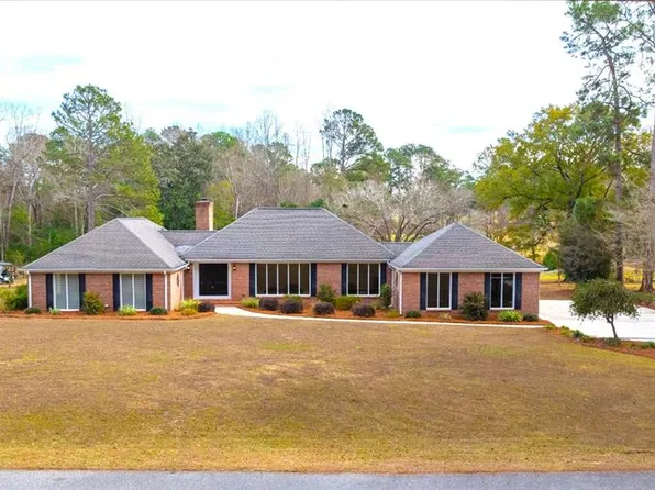66 Springhill Dr, Tifton, GA 31793