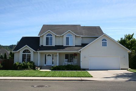 1183 NW Riverfront Dr