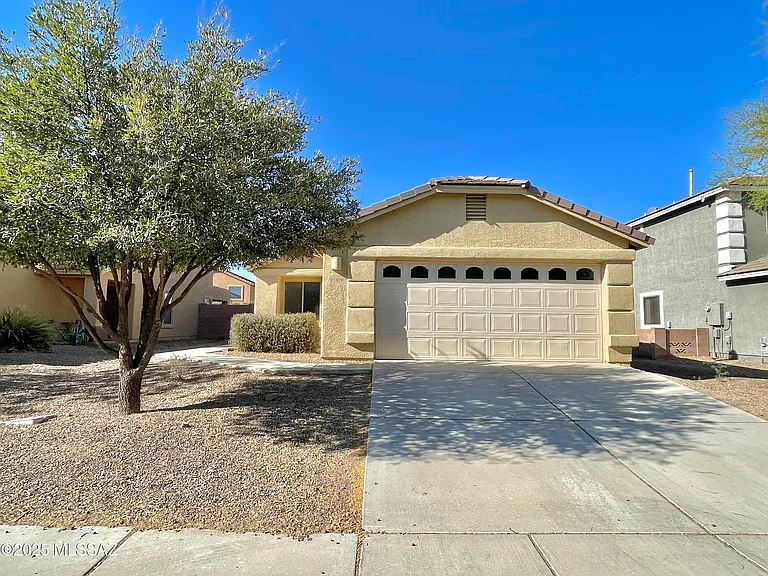 11889 W Heyburn Dr — Photo 1