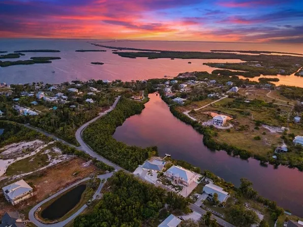 910 Bayshore Dr, Terra Ceia, FL 34250