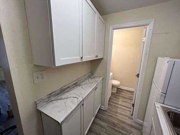 5th image of 401 W Jackson St #C