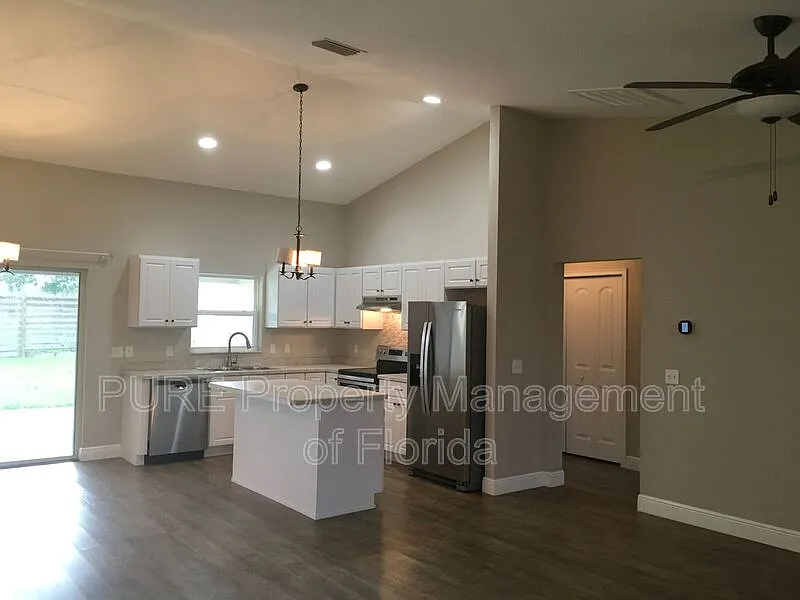 3 bed, 2.0 bath, 1457 sqft, $1,695 — Photo 3