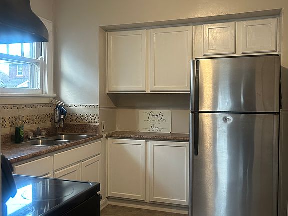 5th image of 1935 Dalewood Pl