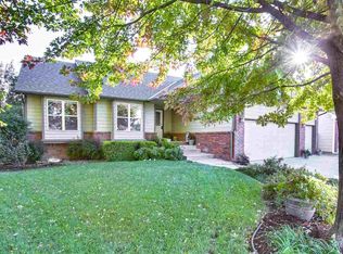 8622 W Oak Ridge Cir, Wichita, KS 67205