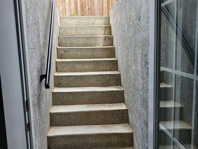 379 Trudeau Dr — Photo 3