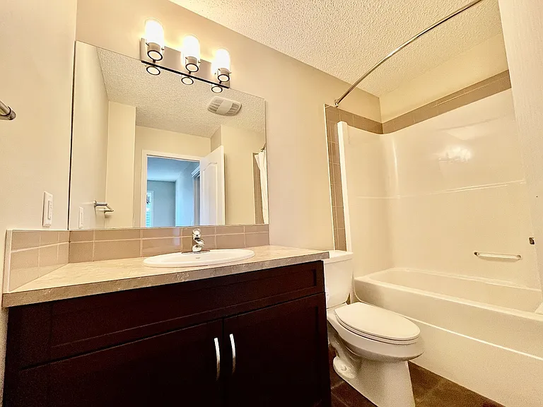 River Heights Cres — Photo 8