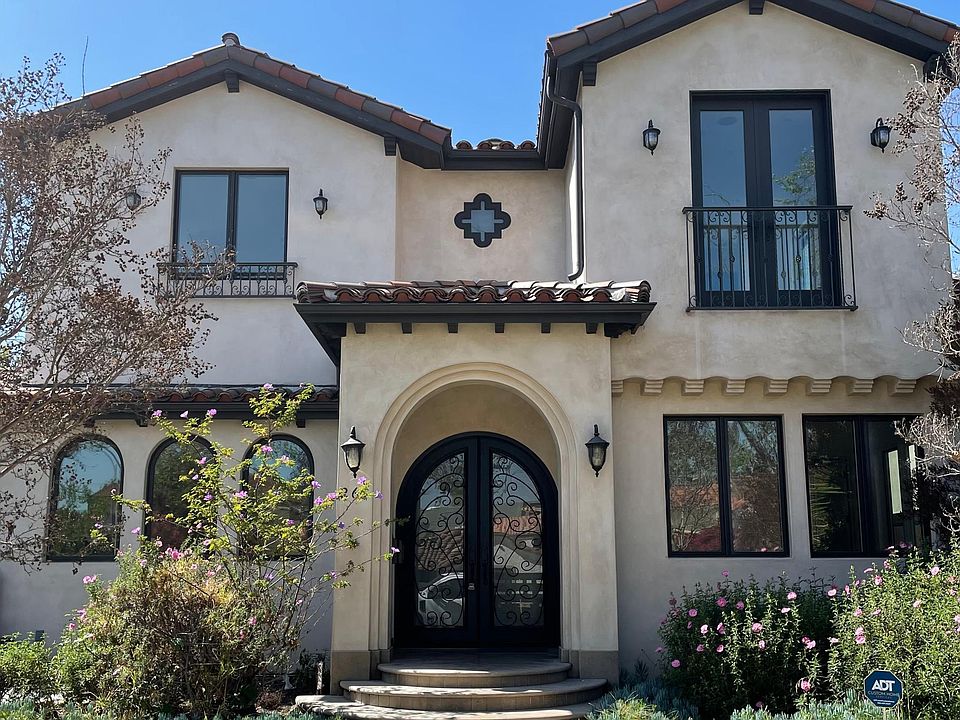 2nd image of 261 S Oakhurst Dr