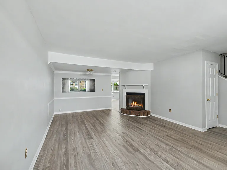 Living area (fireplace not usable, for aesthetic purposes only)