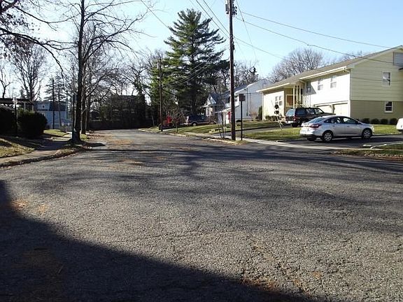 3rd image of 8 Vosseler Ct
