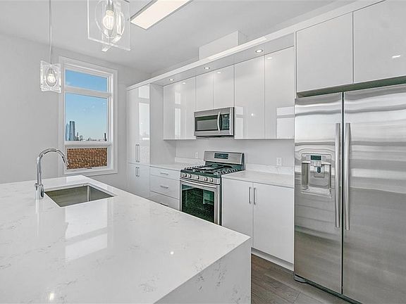 2nd image of 119 Peter St #509