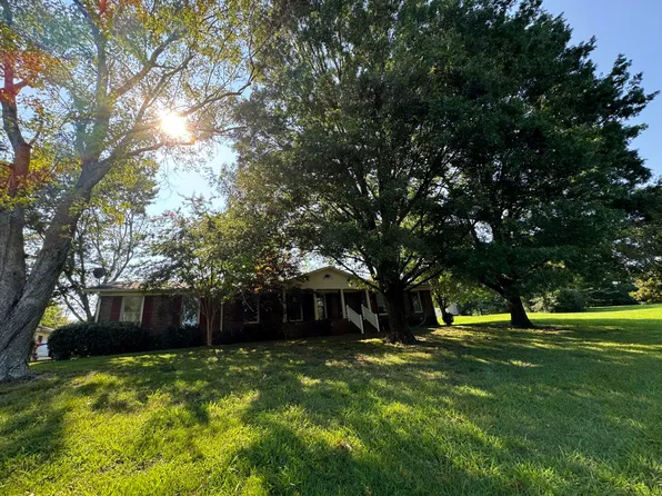 2110 Crimson Dr, Dalton, GA 30720