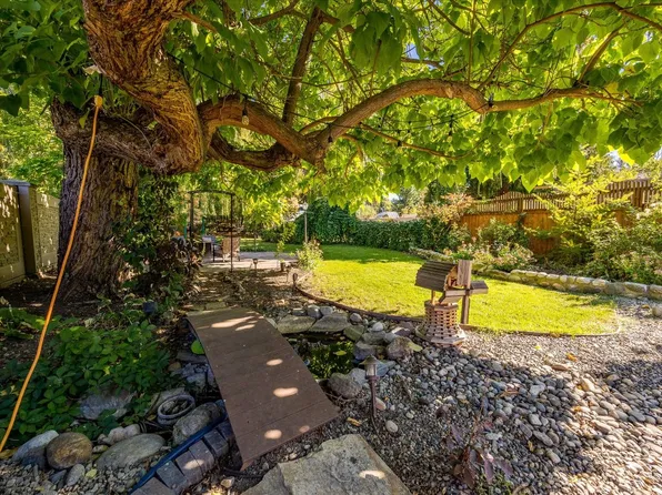 12313 Kalavista Dr, Coldstream, BC V1B 1K7