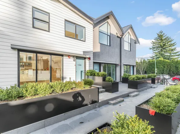7355 Oak St, Vancouver, BC V6P 3Z2
