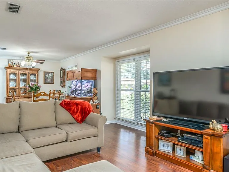 200 Davors Dr — Photo 4