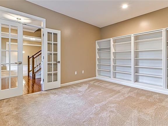 3rd image of 405 Minglewood Dr