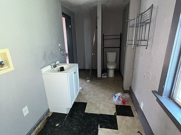 4th image of 112 N 13th St