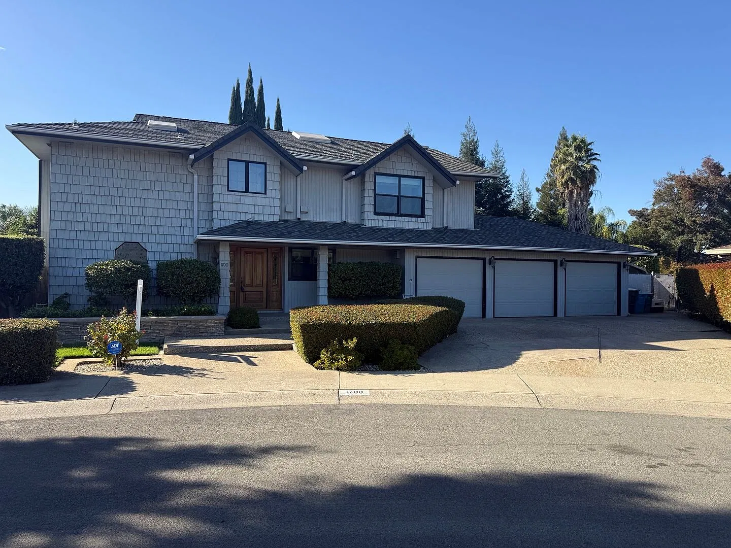 1700 Elizabeth Way Spacious 3-Bedroom Home with Pool & 3-Car Garage! — Photo 1