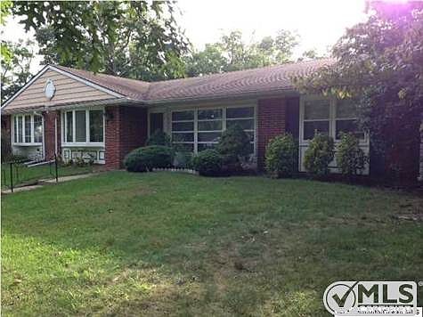 1st image of 627D Huntington Dr
