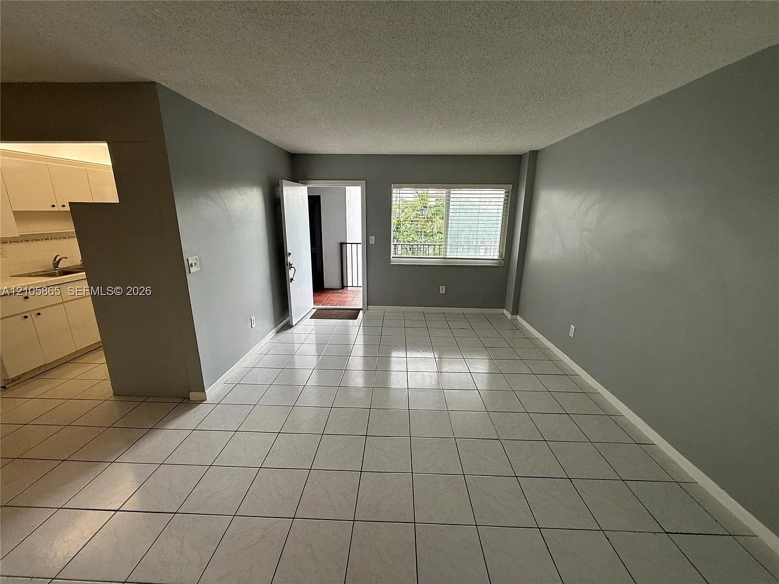Marbella Apts Condo — Photo 4