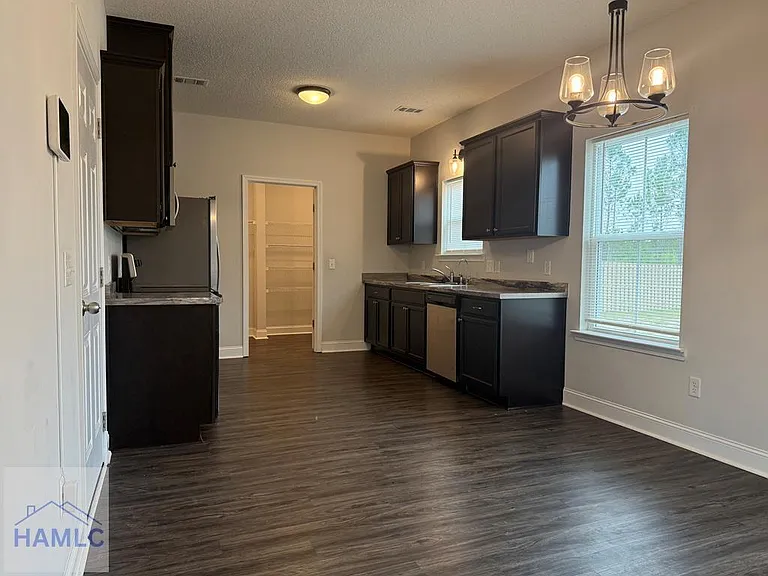 345 McClelland Loop NE — Photo 8