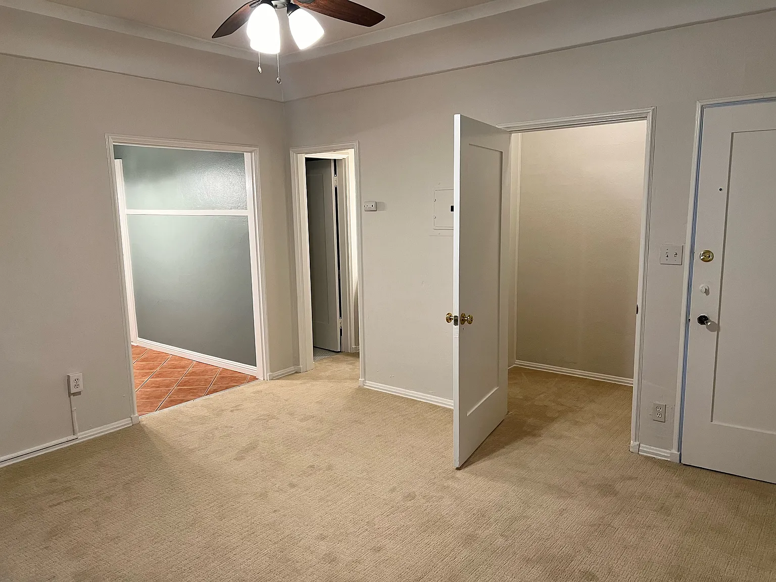 Studio, $1,685 — Photo 1