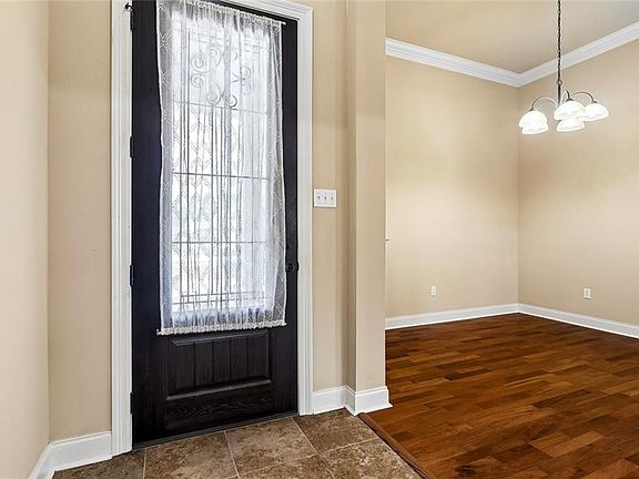 5th image of 691 Elissa Ln