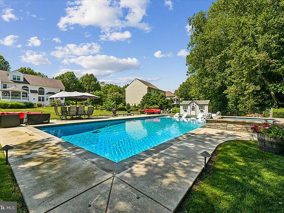 3rd image of 3535 Loyola Ct
