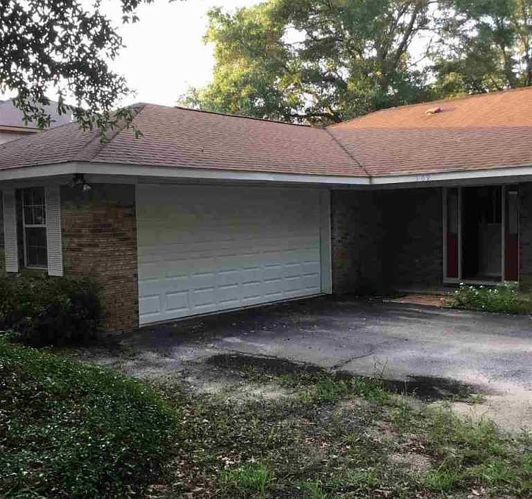2nd image of 309 Hilltop Dr