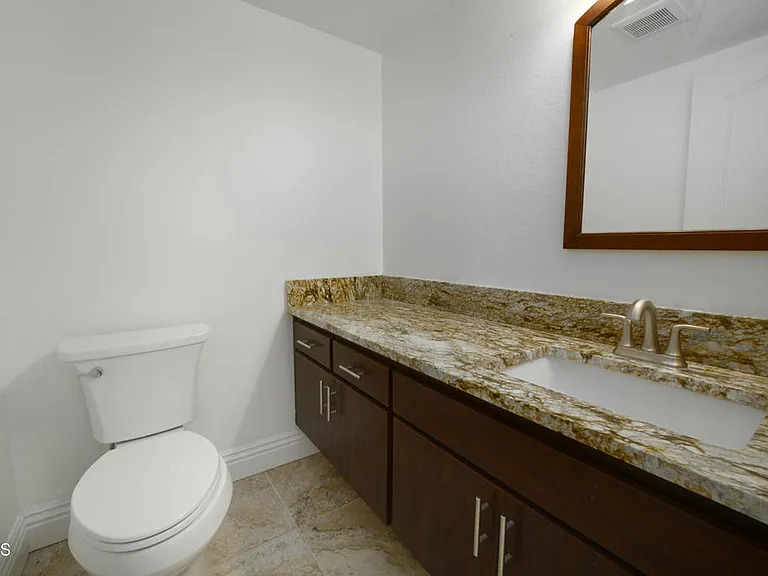614 Gilbert St — Photo 10