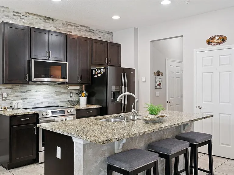 2438 Seven Oaks Dr — Photo 12