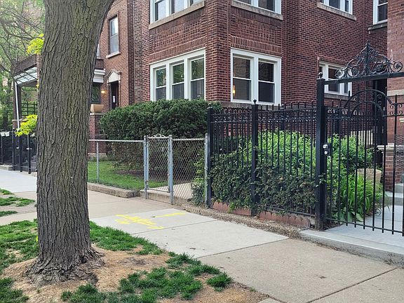 5th image of 1462 W Carmen Ave Unit 1