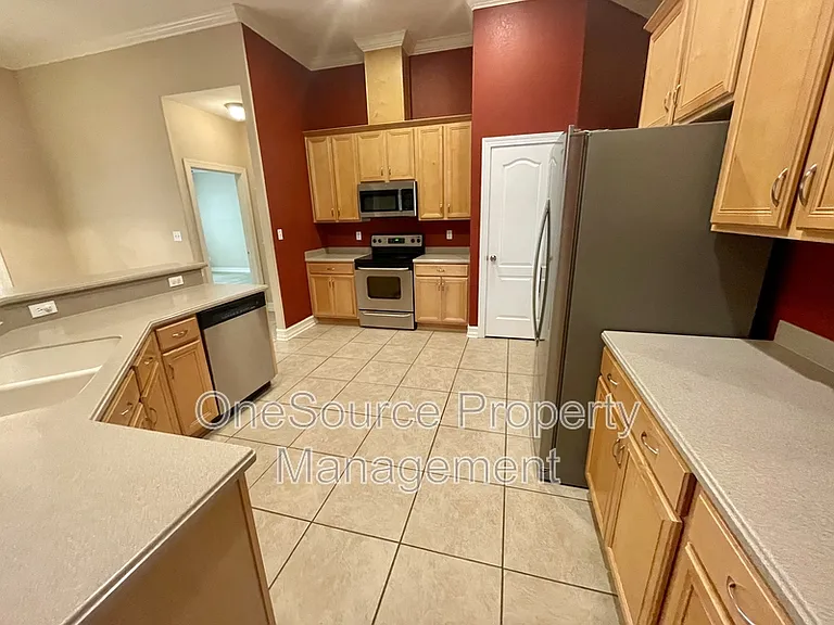 979 Watersview Dr — Photo 8
