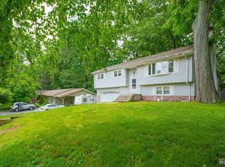 29 Forsgate Dr, Ringwood, NJ 07456