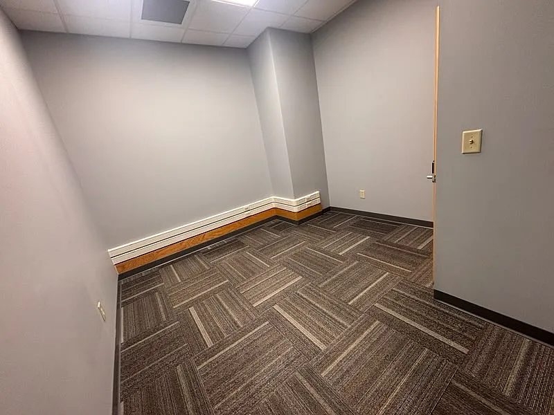 123 W Franklin St - 204 C — Photo 1