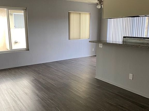 5th image of 721 W Hyde Park Blvd #4