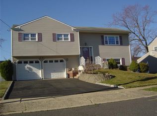113 Osceola Ave, Middlesex, NJ 08846