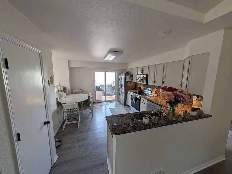 312 Albion Way — Photo 5
