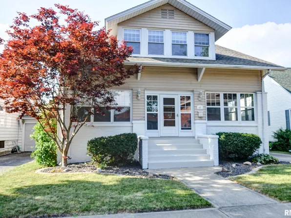 817 W Vine St, Taylorville, IL 62568