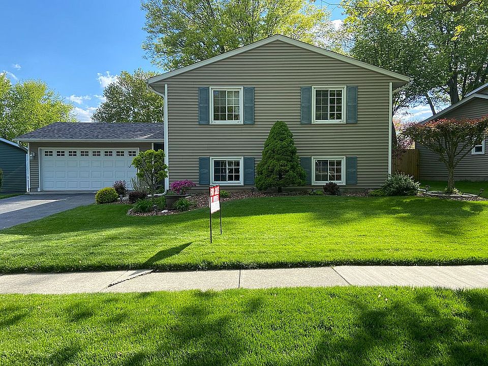 1st image of 1607 Carriage Dr