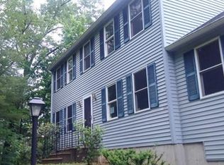 114 Mashapaug Rd, Sturbridge, MA 01566